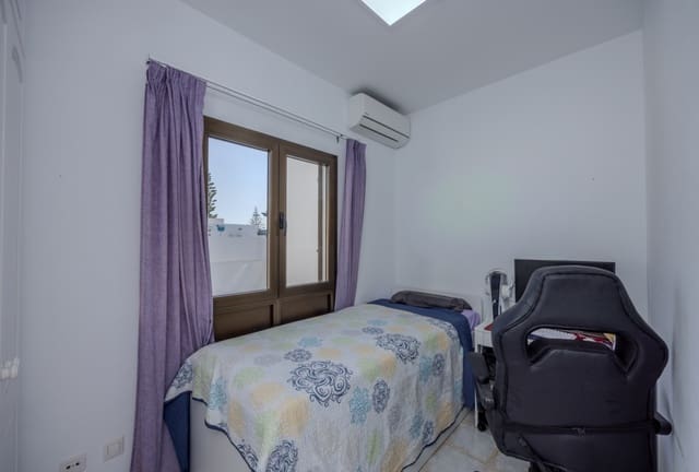 3 soveværelse Villa til salg i Playa Blanca, Yaiza med swimmingpool - € 565.000 (Ref: 9458504)