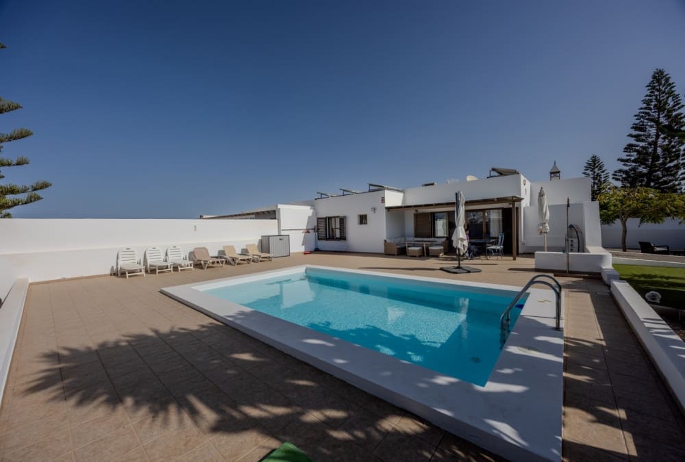 3 soveværelse Villa til salg i Playa Blanca med swimmingpool - € 565.000 (Ref: 9458504)