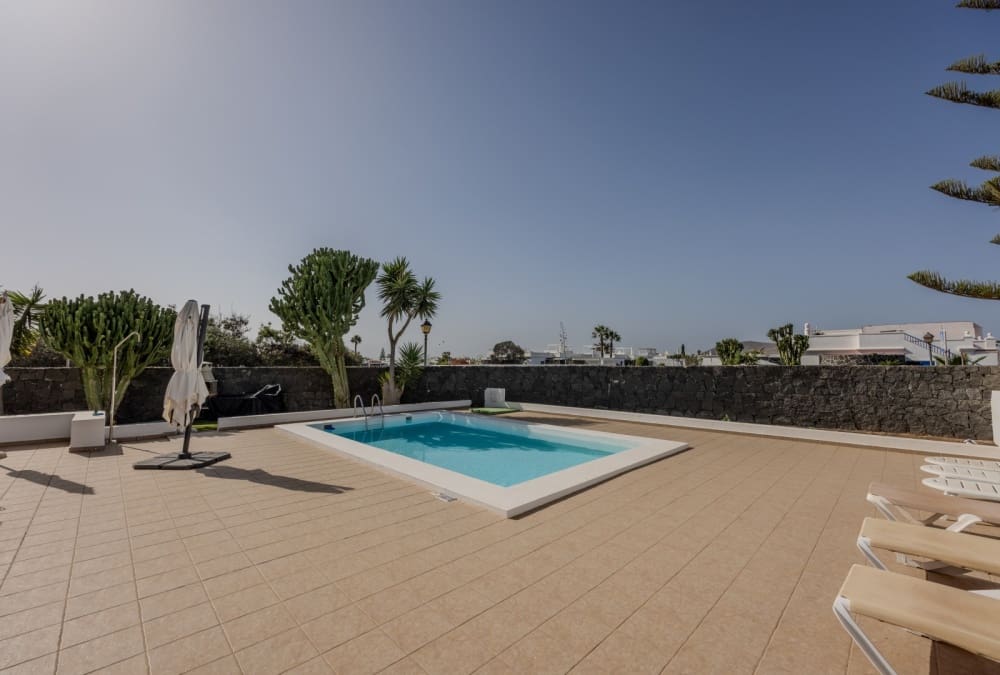 3 soveværelse Villa til salg i Playa Blanca med swimmingpool - € 565.000 (Ref: 9458504)