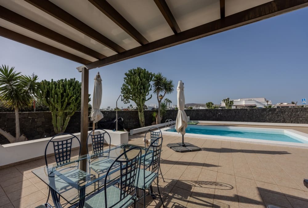 3 soveværelse Villa til salg i Playa Blanca med swimmingpool - € 565.000 (Ref: 9458504)