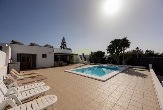 3 sovrum Villa till salu i Playa Blanca, Yaiza med pool - 565 000 € (Ref: 9458504)
