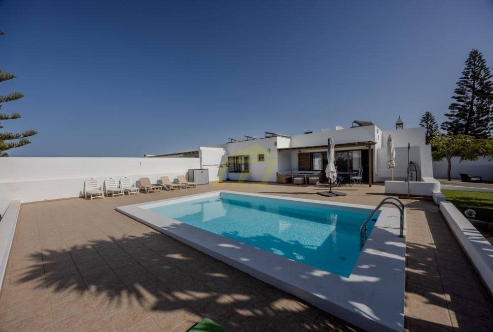 3 soveværelse Villa til salg i Playa Blanca med swimmingpool - € 565.000 (Ref: 9458504)