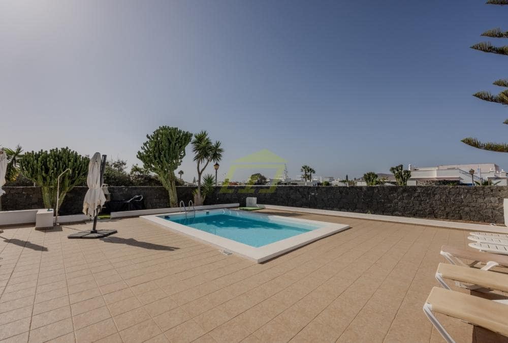 3 soveværelse Villa til salg i Playa Blanca med swimmingpool - € 565.000 (Ref: 9458504)