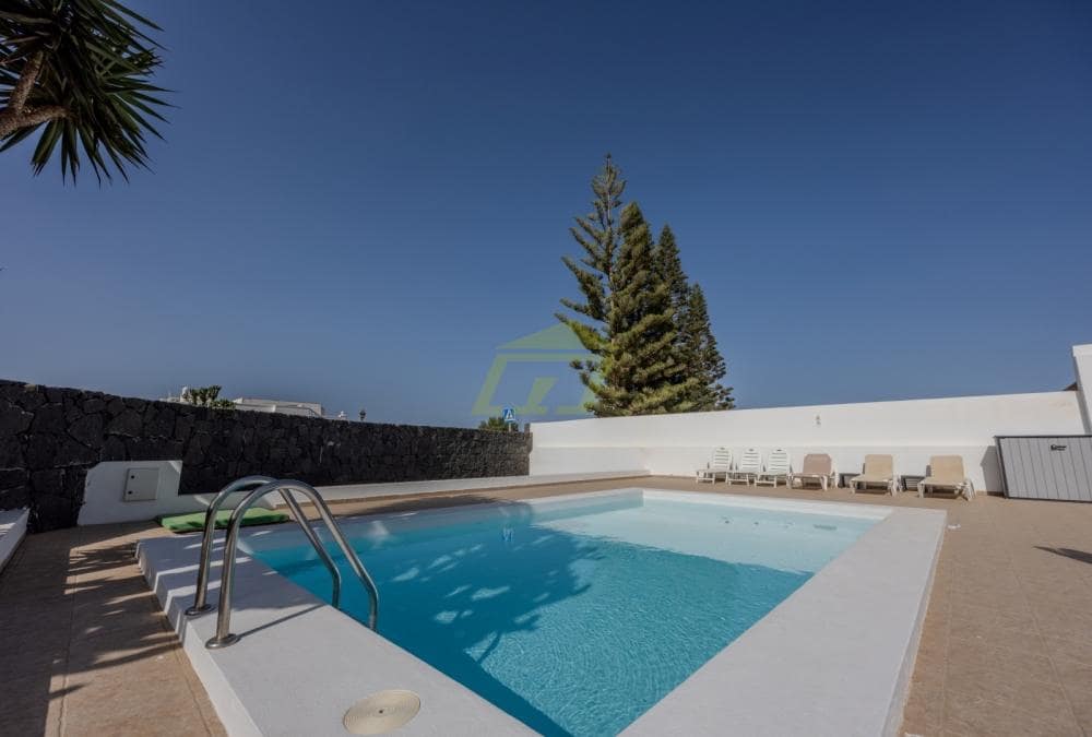 3 soveværelse Villa til salg i Playa Blanca med swimmingpool - € 565.000 (Ref: 9458504)