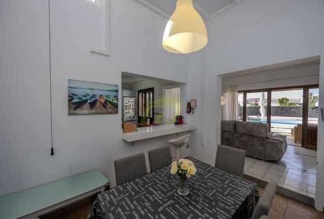 3 sovrum Villa till salu i Playa Blanca, Yaiza med pool - 565 000 € (Ref: 9458504)