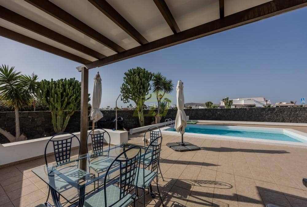 3 soveværelse Villa til salg i Playa Blanca med swimmingpool - € 565.000 (Ref: 9458504)