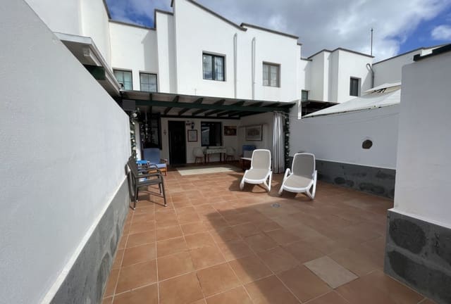 2 bedroom Villa for sale in Playa Blanca, Yaiza - € 275,000 (Ref: 9458506)