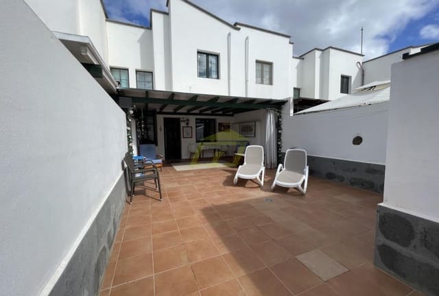 Chalet de 2 habitaciones en Playa Blanca, Yaiza en venta - 275.000 € (Ref: 9458506)