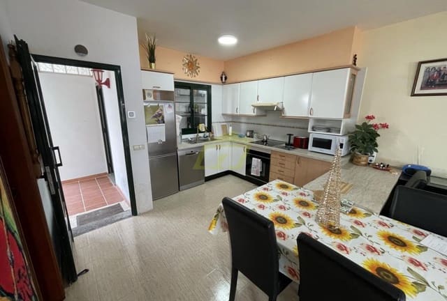 Chalet de 2 habitaciones en Playa Blanca, Yaiza en venta - 275.000 € (Ref: 9458506)