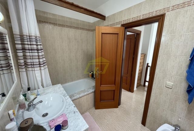 Chalet de 2 habitaciones en Playa Blanca, Yaiza en venta - 275.000 € (Ref: 9458506)