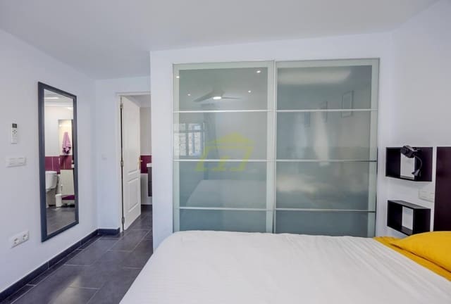 3 slaapkamer Villa te koop in Playa Blanca, Yaiza - € 395.000 (Ref: 9458507)