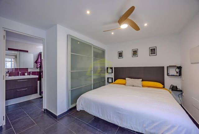 3 slaapkamer Villa te koop in Playa Blanca, Yaiza - € 395.000 (Ref: 9458507)