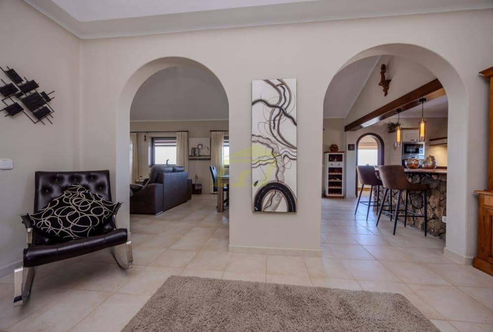 7 bedroom Villa for sale in Las Brenas with pool - € 1,150,000 (Ref: 9458509)