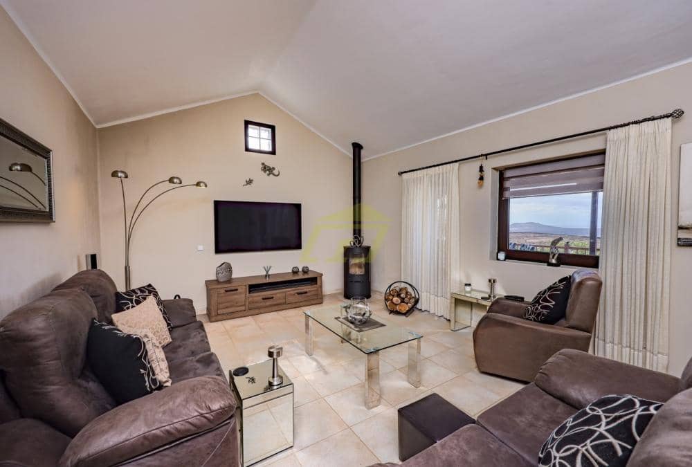 7 bedroom Villa for sale in Las Brenas with pool - € 1,150,000 (Ref: 9458509)