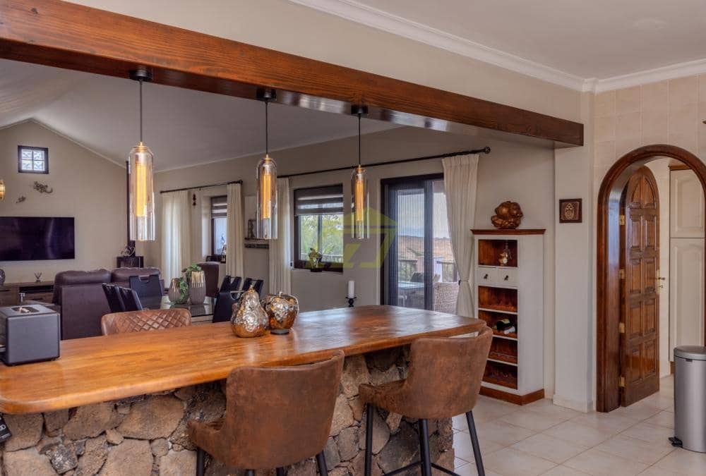 7 bedroom Villa for sale in Las Brenas with pool - € 1,150,000 (Ref: 9458509)