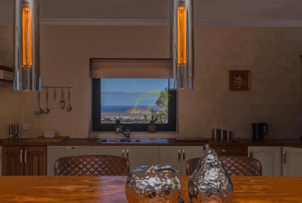 7 bedroom Villa for sale in Las Brenas with pool - € 1,150,000 (Ref: 9458509)