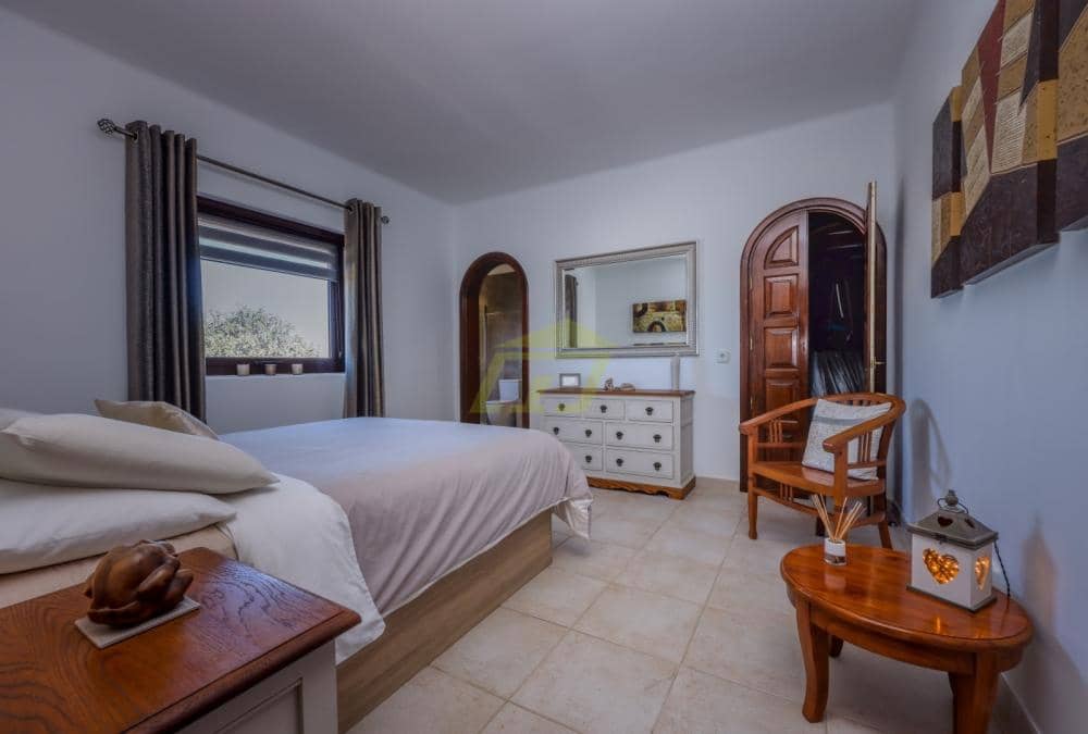 7 bedroom Villa for sale in Las Brenas with pool - € 1,150,000 (Ref: 9458509)