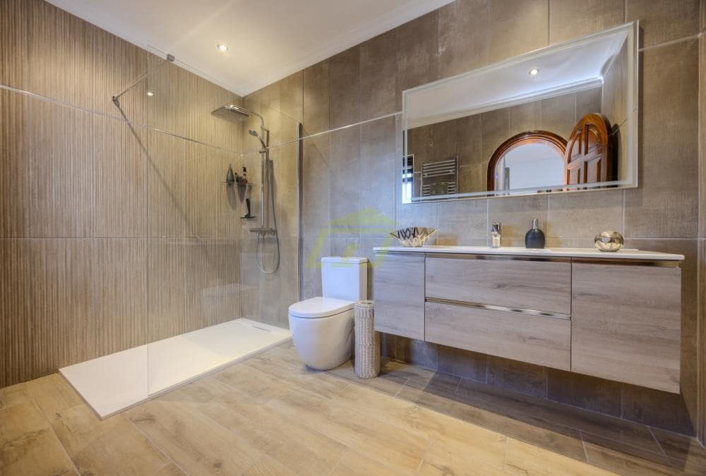 7 bedroom Villa for sale in Las Brenas with pool - € 1,150,000 (Ref: 9458509)