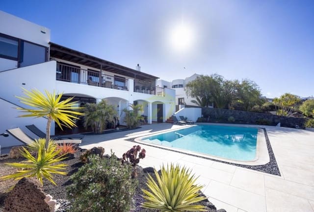 Chalet de 7 habitaciones en Las Brenas, Yaiza en venta con piscina - 1.150.000 € (Ref: 9458509)