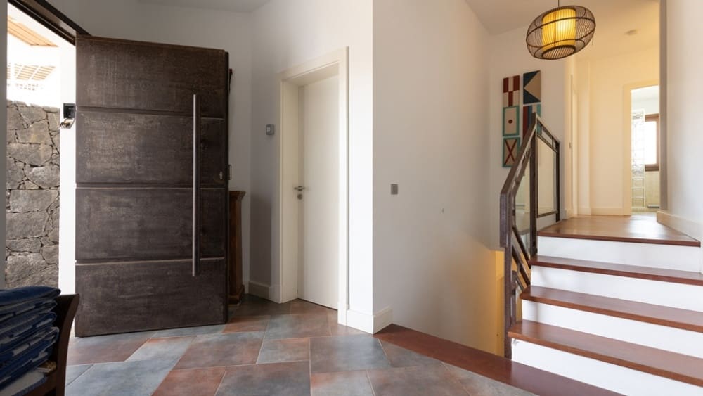 5 slaapkamer Villa te koop in Puerto Calero met zwembad - € 1.200.000 (Ref: 9458510)