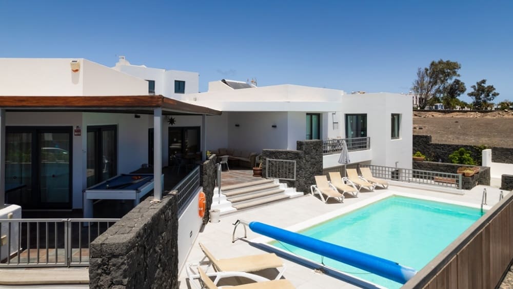 5 slaapkamer Villa te koop in Puerto Calero met zwembad - € 1.200.000 (Ref: 9458510)