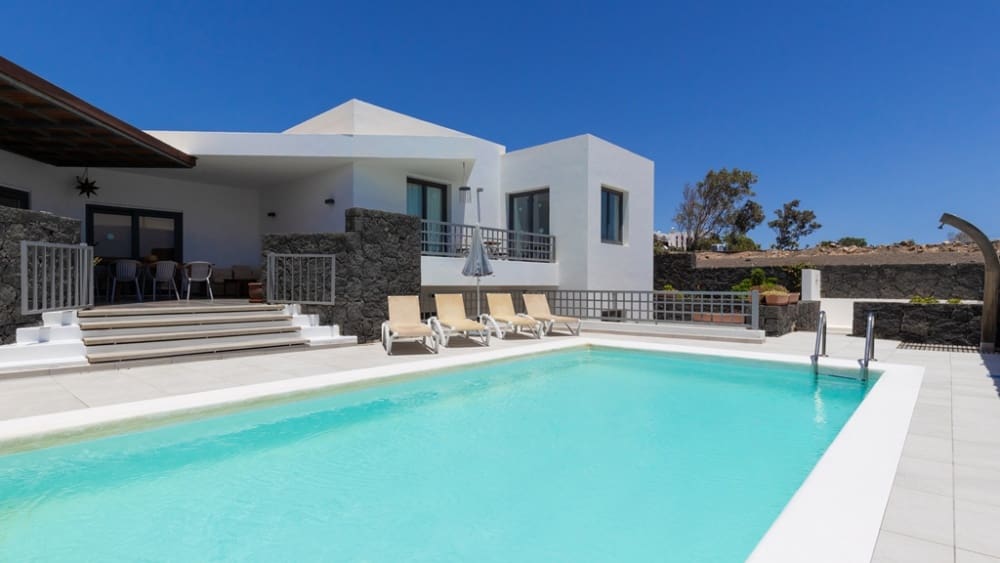 5 slaapkamer Villa te koop in Puerto Calero met zwembad - € 1.200.000 (Ref: 9458510)