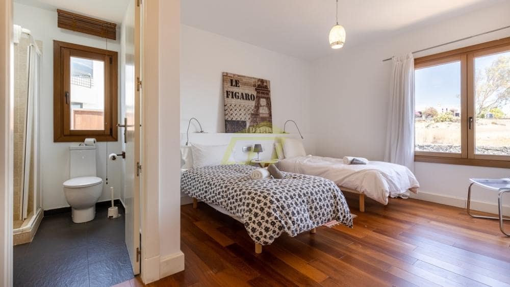 5 bedroom Villa for sale in Puerto Calero with pool - € 1,200,000 (Ref: 9458510)