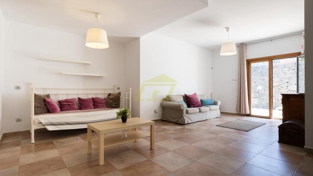 5 bedroom Villa for sale in Puerto Calero with pool - € 1,200,000 (Ref: 9458510)