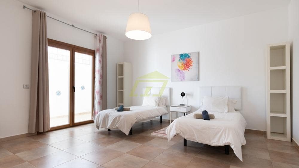 5 bedroom Villa for sale in Puerto Calero with pool - € 1,200,000 (Ref: 9458510)