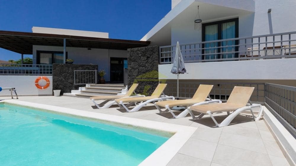 5 bedroom Villa for sale in Puerto Calero with pool - € 1,200,000 (Ref: 9458510)