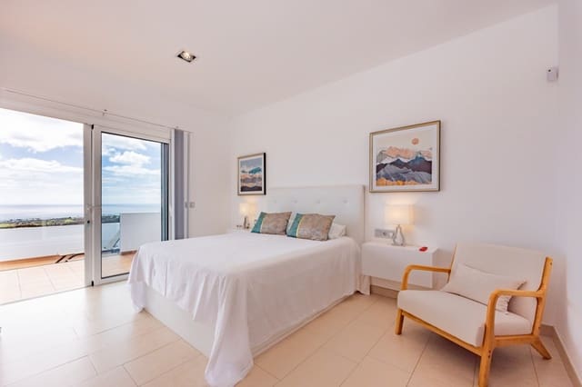 3 soveværelse Villa til salg i Tías med swimmingpool - € 1.240.000 (Ref: 9458511)