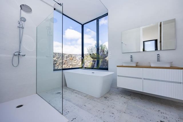 3 slaapkamer Villa te koop in Teguise met zwembad - € 600.000 (Ref: 9458512)