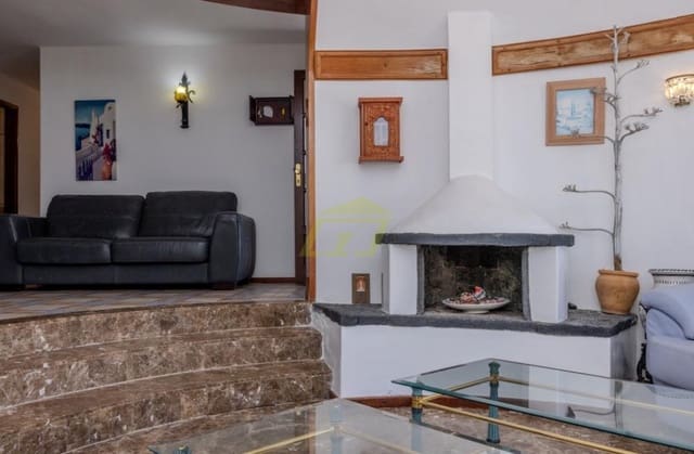 4 bedroom Villa for sale in Nazaret, Teguise with pool - € 590,000 (Ref: 9458514)