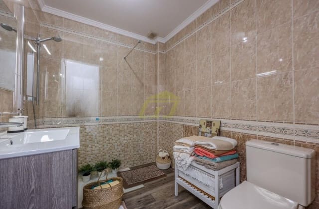 4 bedroom Apartment for sale in Arrecife - € 299,000 (Ref: 9458515)