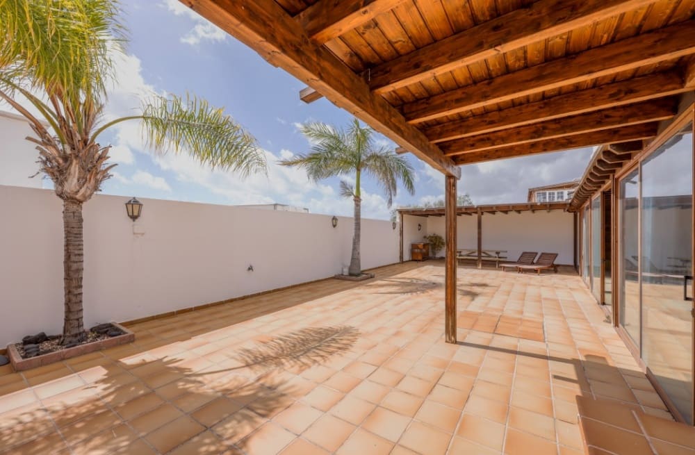 5 bedroom Villa for sale in Tahiche with pool - € 740,000 (Ref: 9458518)