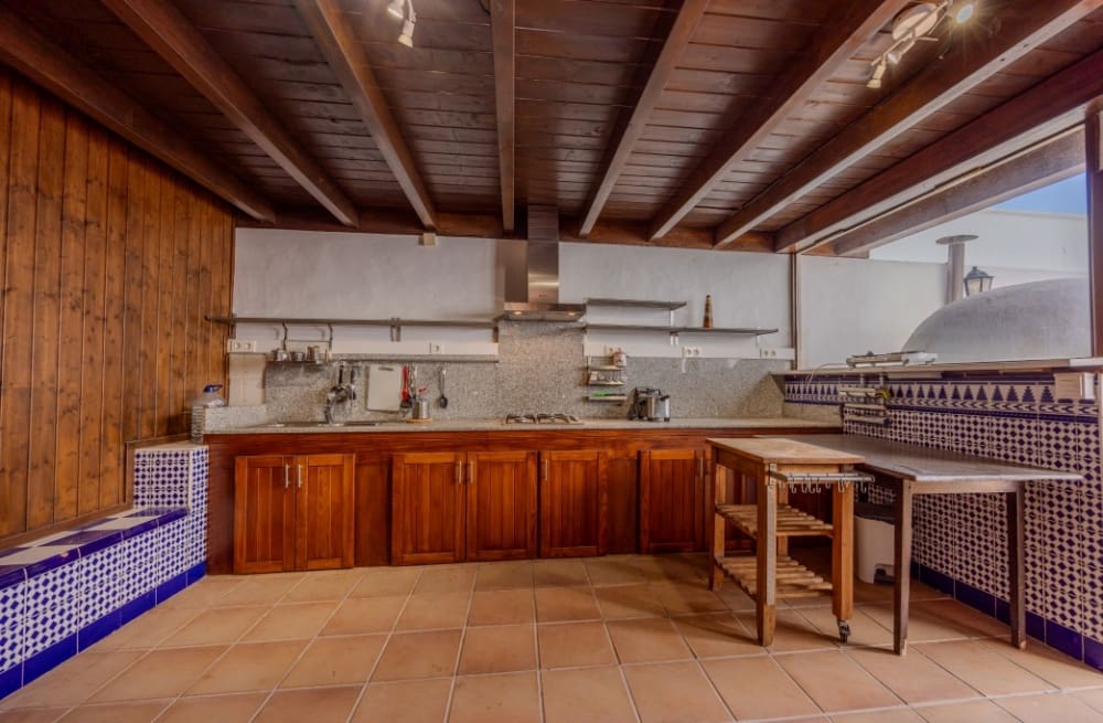 5 bedroom Villa for sale in Tahiche with pool - € 740,000 (Ref: 9458518)