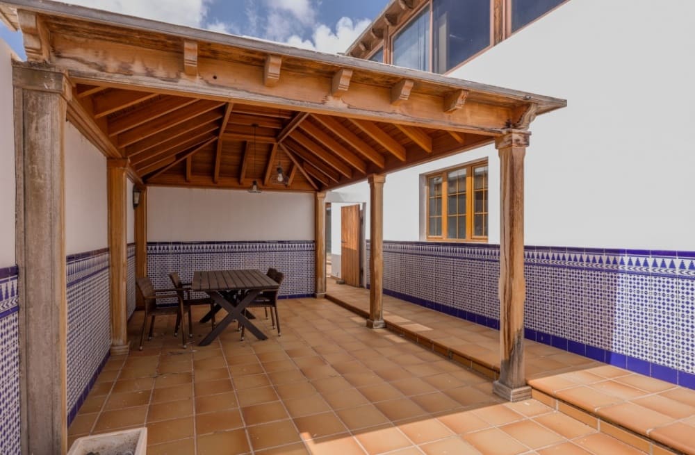 5 bedroom Villa for sale in Tahiche with pool - € 740,000 (Ref: 9458518)