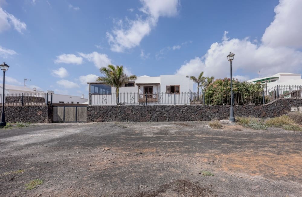 5 bedroom Villa for sale in Tahiche with pool - € 740,000 (Ref: 9458518)