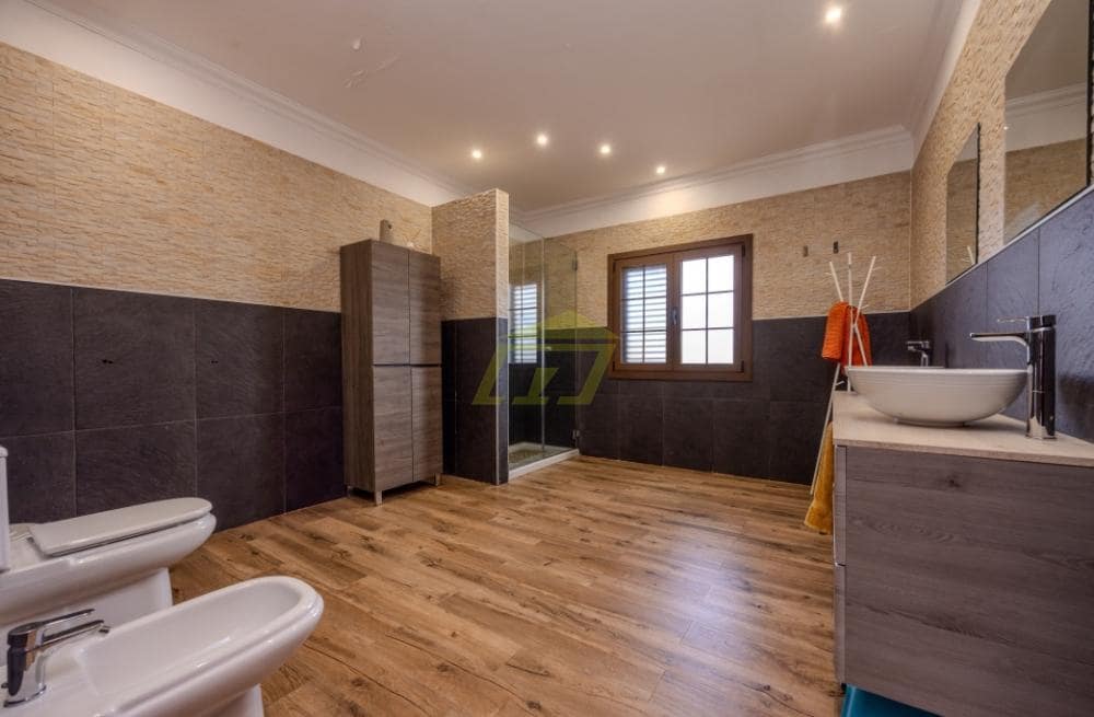 5 soverom Villa til salgs i Tahiche med svømmebasseng - € 740 000 (Ref: 9458518)