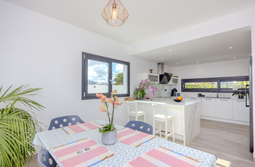 3 sovrum Villa till salu i Costa Teguise med pool - 995 000 € (Ref: 9458519)