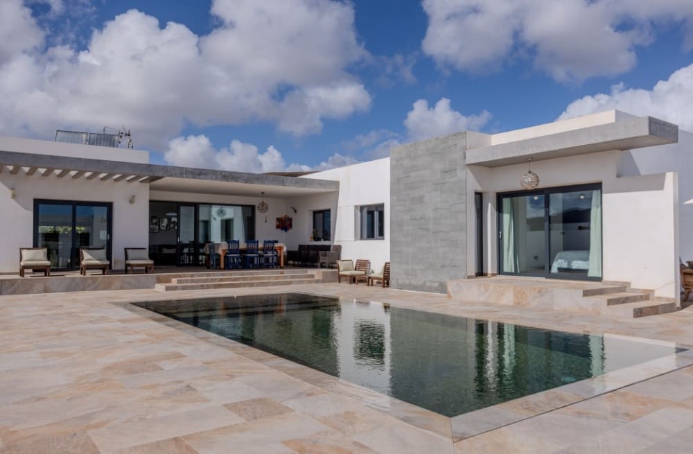 3 sovrum Villa till salu i Costa Teguise med pool - 995 000 € (Ref: 9458519)