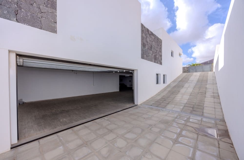 3 sovrum Villa till salu i Costa Teguise med pool - 995 000 € (Ref: 9458519)