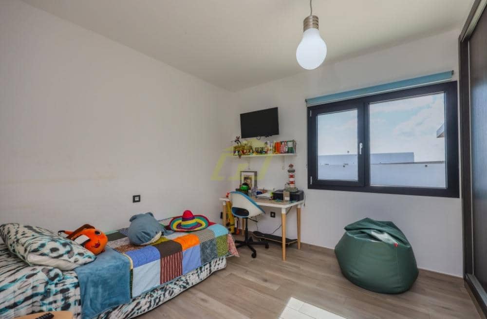 3 soveværelse Villa til salg i Costa Teguise med swimmingpool - € 995.000 (Ref: 9458519)