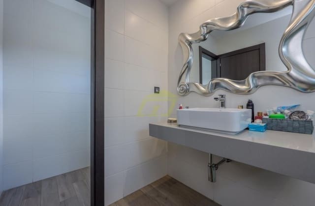 3 bedroom Villa for sale in Costa Teguise, Teguise with pool - € 995,000 (Ref: 9458519)