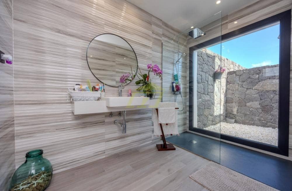 3 soveværelse Villa til salg i Costa Teguise med swimmingpool - € 995.000 (Ref: 9458519)