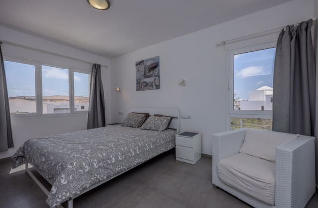 5 sovrum Villa till salu i El Cuchillo, Tinajo med pool - 650 000 € (Ref: 9458520)