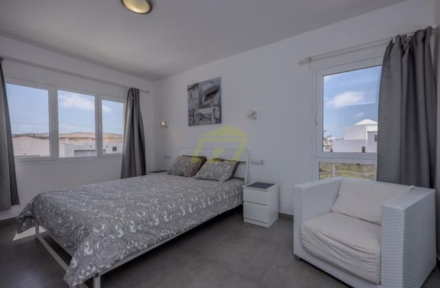 5 Zimmer Villa zu verkaufen in El Cuchillo, Tinajo mit Pool - 650.000 € (Ref: 9458520)