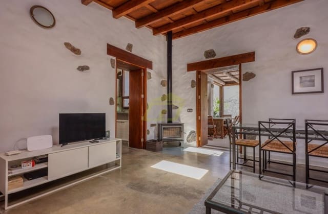 3 bedroom Villa for sale in Los Valles, Teguise with pool - € 775,000 (Ref: 9458521)