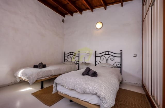 3 bedroom Villa for sale in Los Valles, Teguise with pool - € 775,000 (Ref: 9458521)