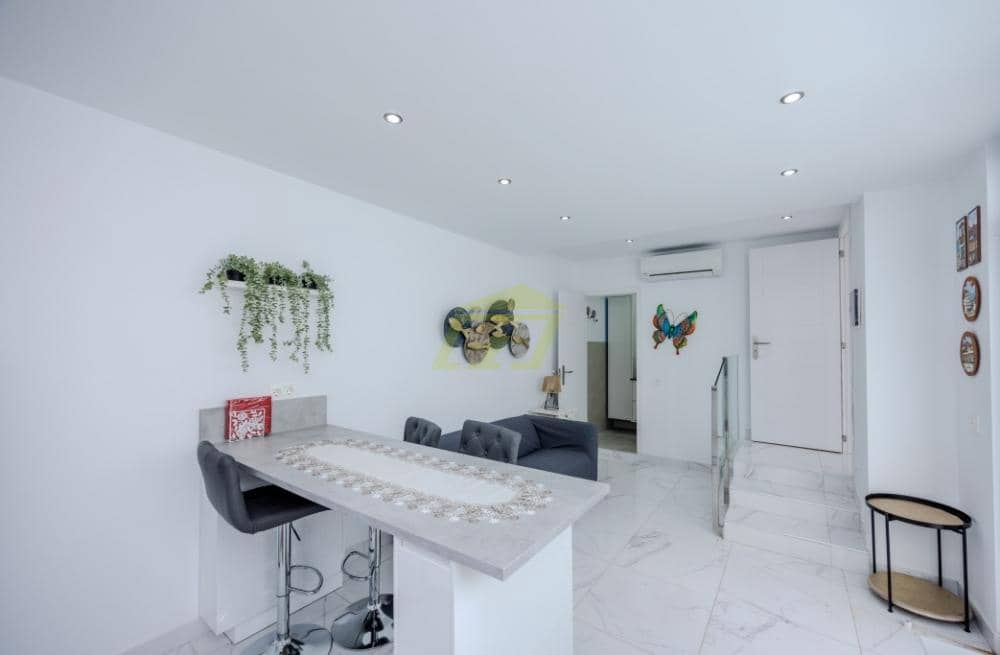 Chalet de 4 habitaciones en Costa Teguise en venta - 570.000 € (Ref: 9458522)